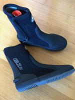 Waterproof boots size S