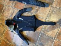 Mares 7mm 2pice wet suit size S